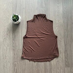 BNWOT Babaton Modular (from Aritzia) Chocolate Brown Mock-Neck Sleeveles Blouse